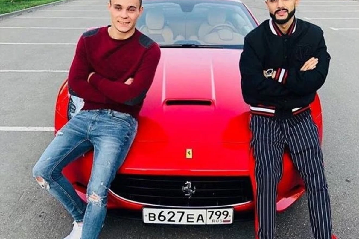 Гусейн Гасанов подарил свой Ferrari и уехал на метро – ФОТО + ВИДЕО Гусейн Гасанов подарил свой Ferrari и уехал на метро – ФОТО + ВИДЕО