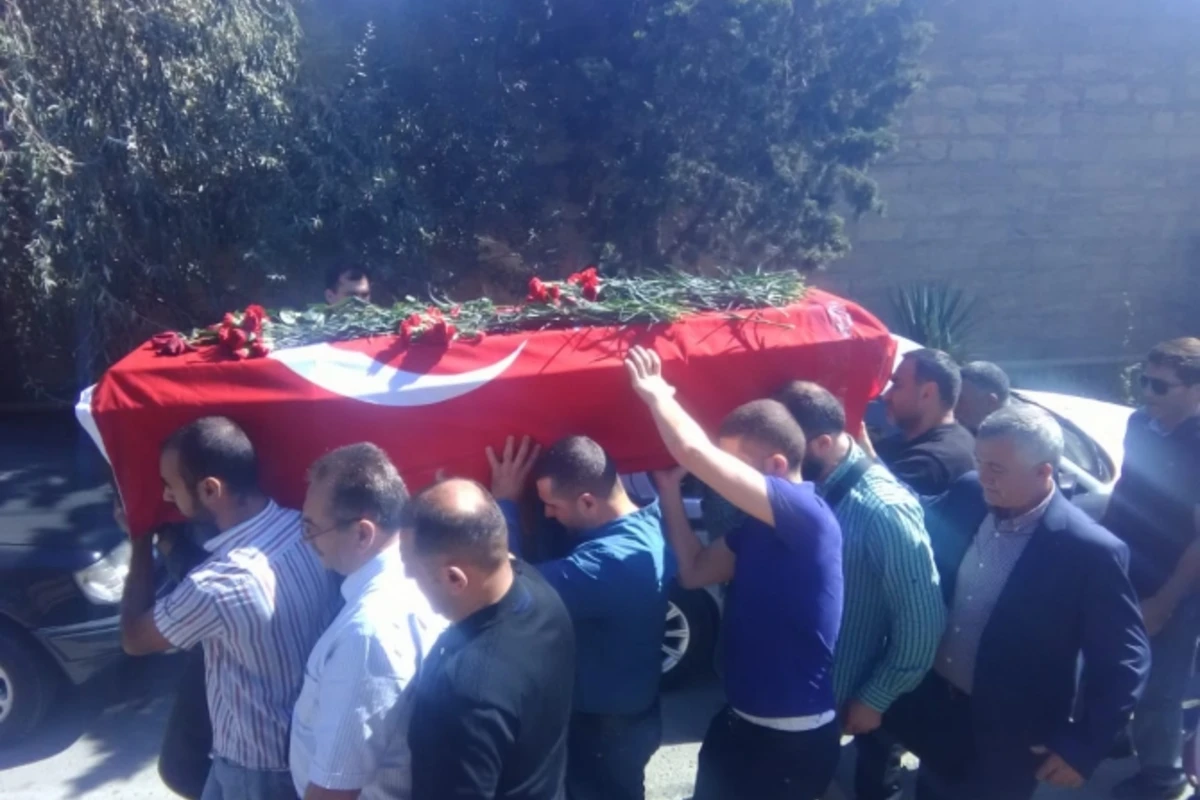 Türkiyədə qətlə yetirilən Etimad İsmayılov Nardaranda dəfn edildi - FOTO