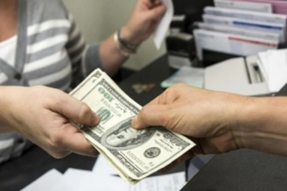 Dollarla kredit götürənlərin NƏZƏRİNƏ — Konstitusiya Məhkəməsi qərarını açıqladı