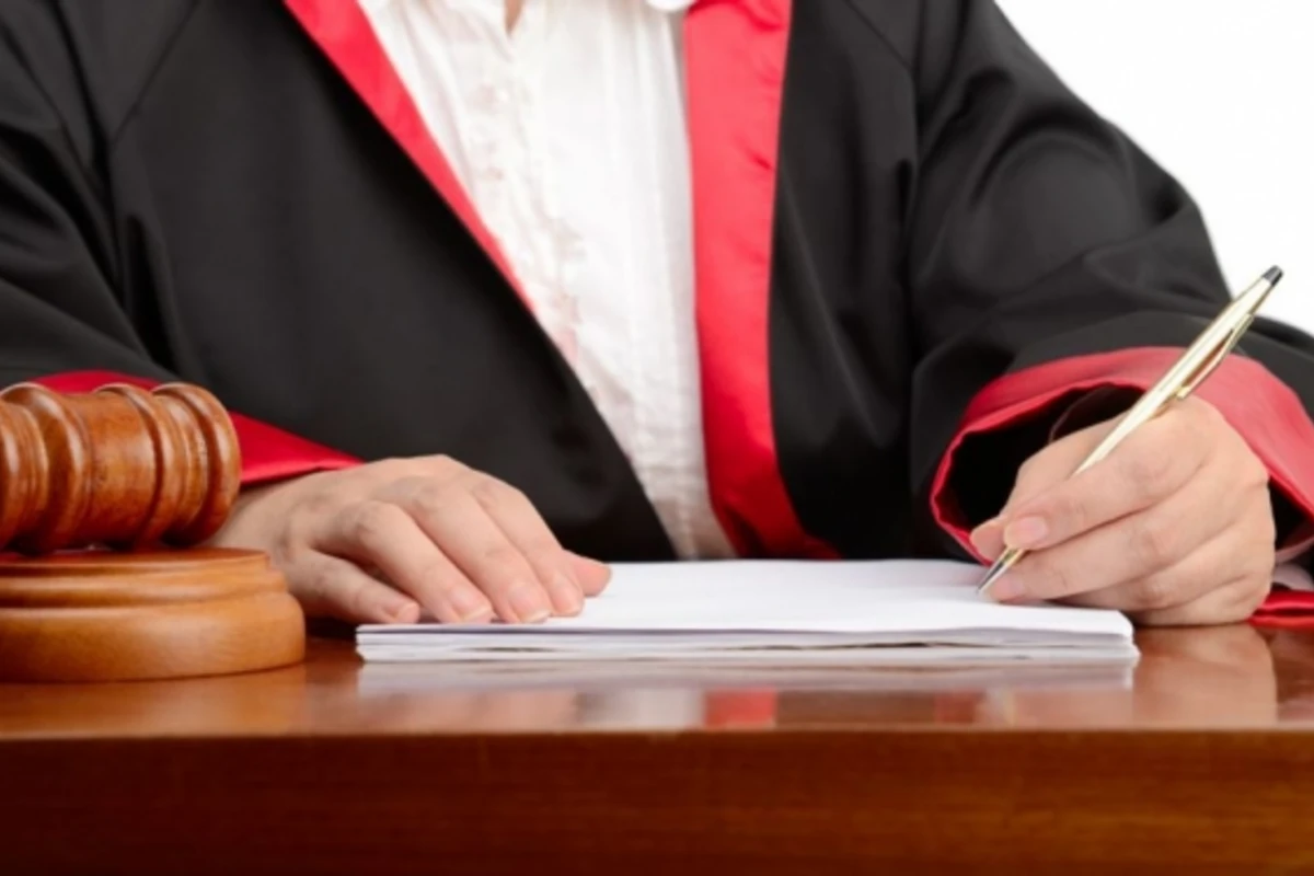 Azərbaycanda ölünü məhkəməyə çağırdılar, həyat yoldaşının halı pisləşdi