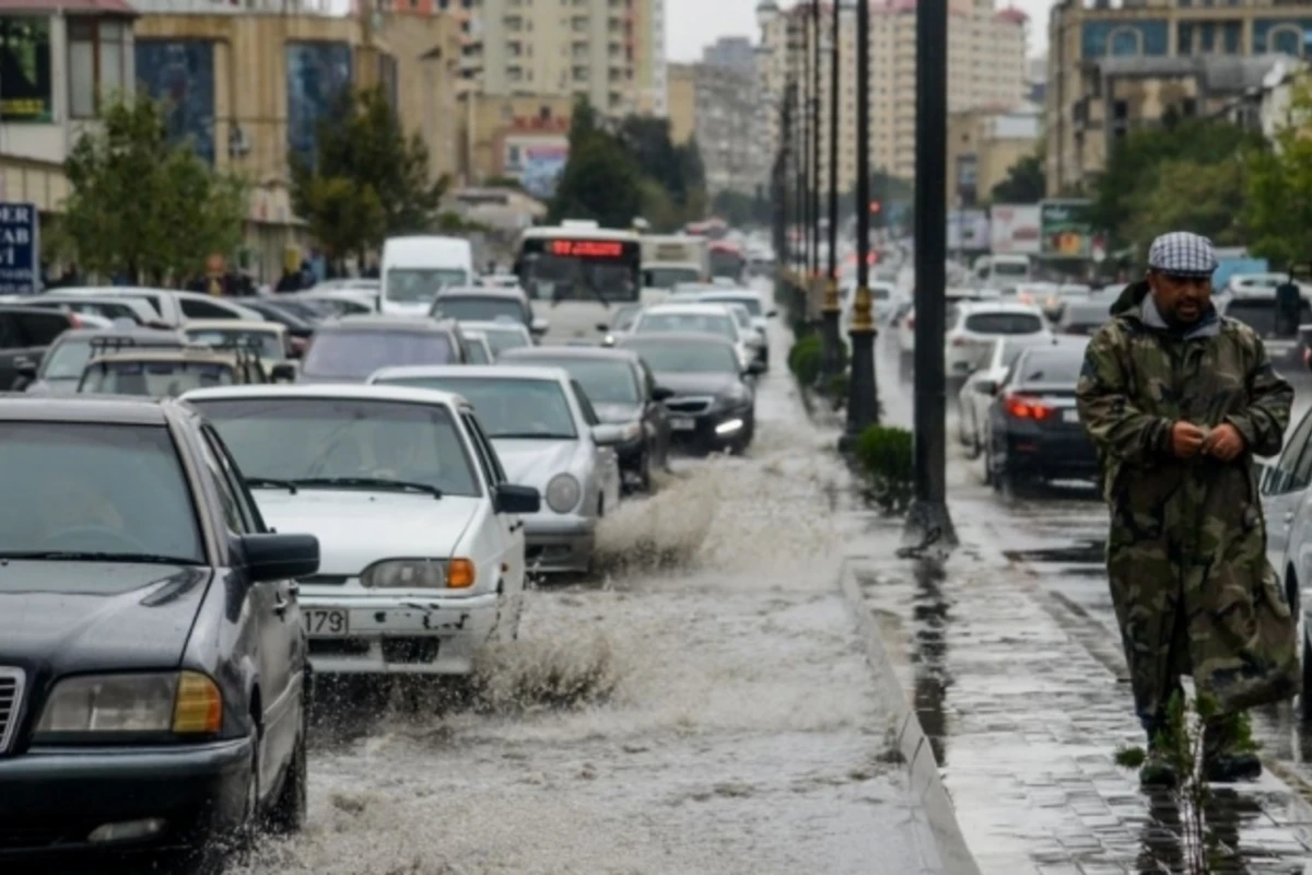 Урок человечности от водителя Gelandewagen в Баку - ВИДЕО