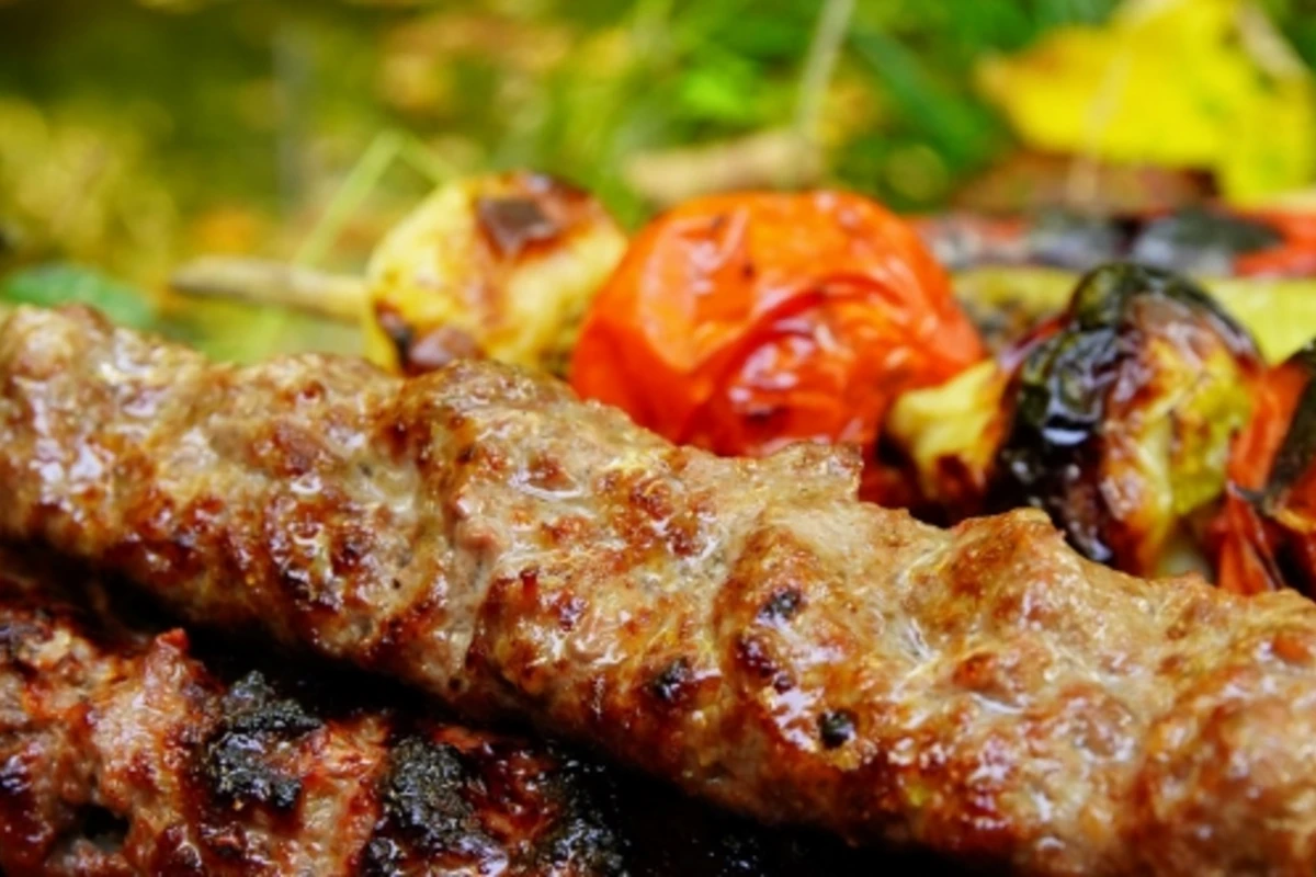 Kabab bişirənlər və yeyənlər xərçəng ola bilər – VİDEO Kabab bişirənlər və yeyənlər xərçəng ola bilər – VİDEO