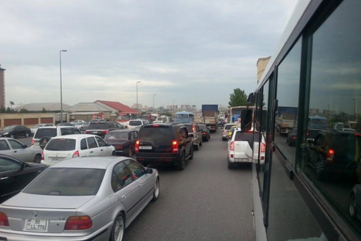 Bakıda hərəkət İFLİC OLDU – Qatarlar gecikdi, avtobuslar yolda qaldı