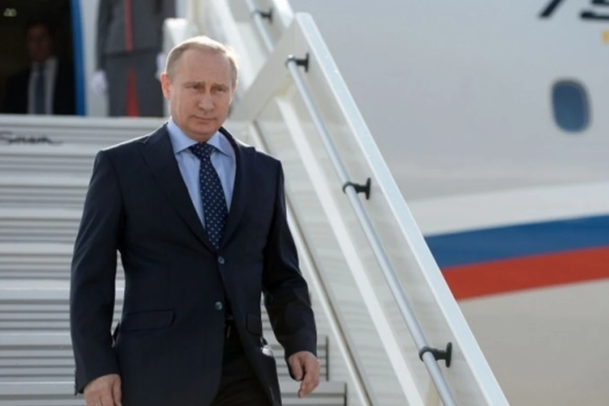 Путин прибыл в Баку - ФОТО