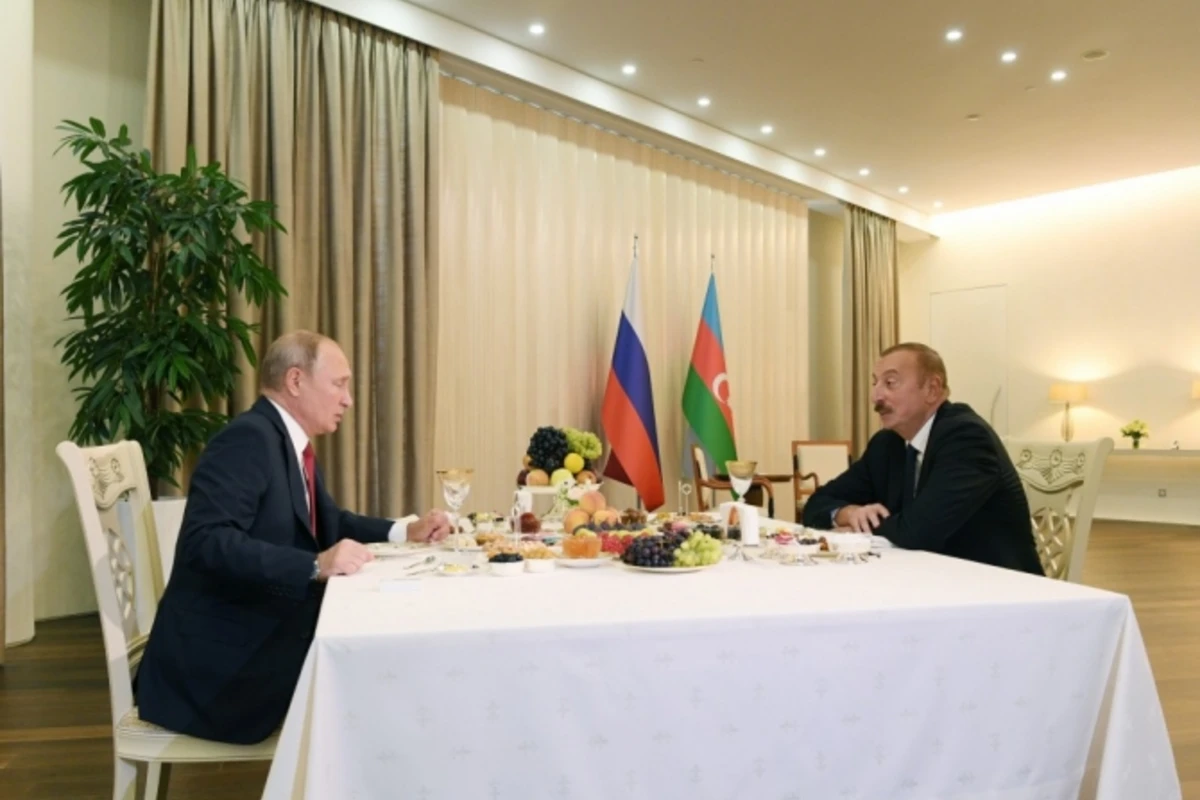 Ильхам Алиев и Владимир Путин побеседовали в Баку за чашкой чая - ФОТО