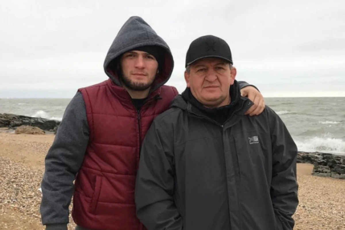 Отец Нурмагомедова не посетит бой сына с Макгрегором