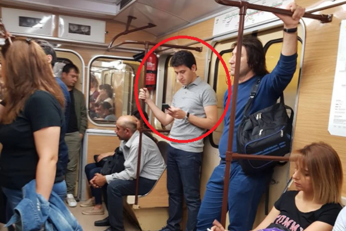 Bakı metrosunda Avropada görməyə öyrəşdiyimiz mənzərə (FOTO)