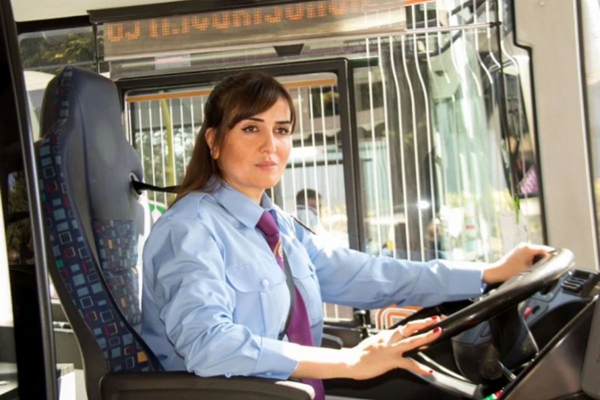 Bakıda avtobusları qadınlar sürməyə başladı – VİDEO