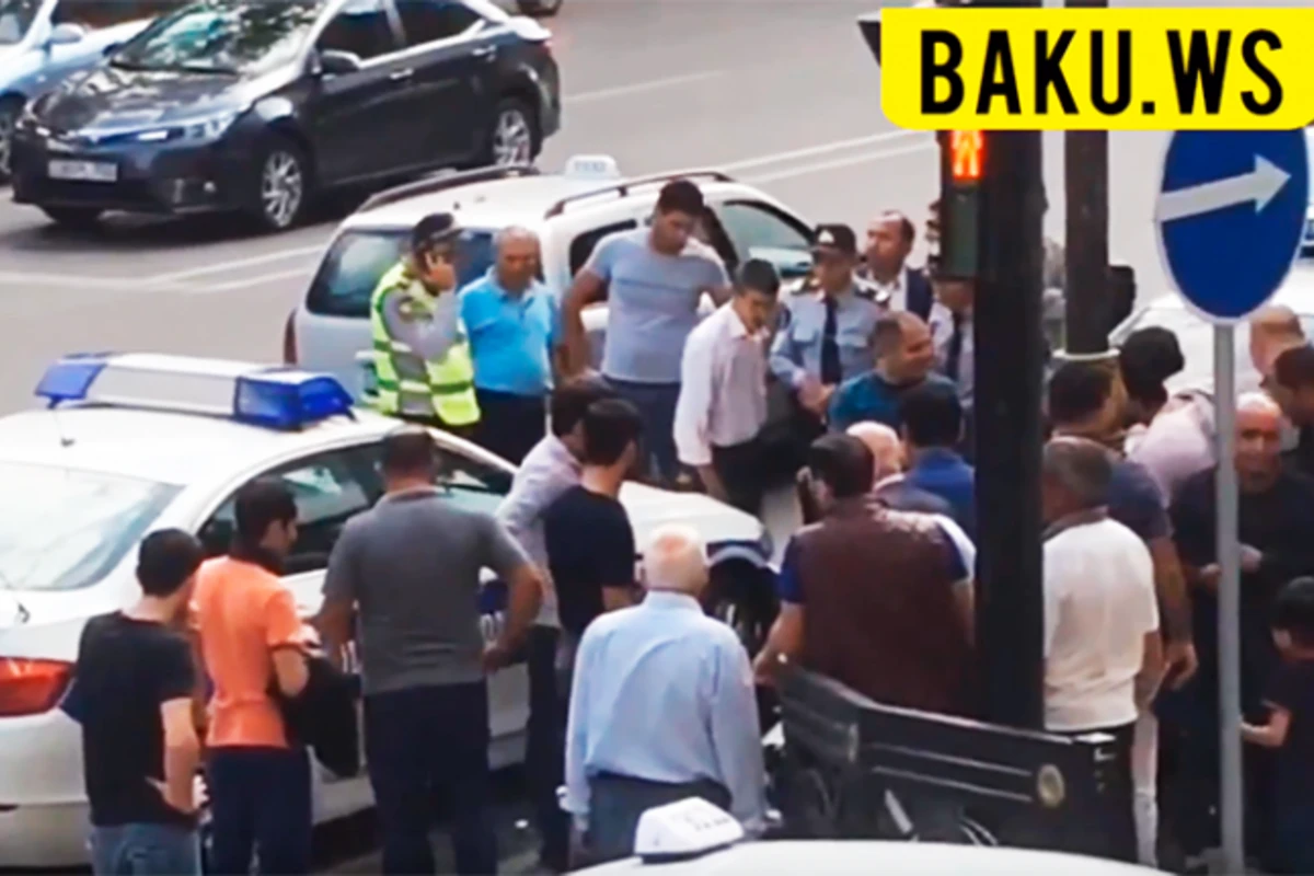 В Баку машина дорожной полиции сбила мотоциклиста - ВИДЕО