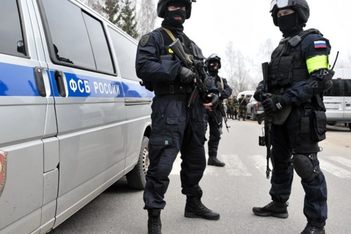 В России за подброс наркотиков азербайджанцу задержали сотрудника ФСБ
