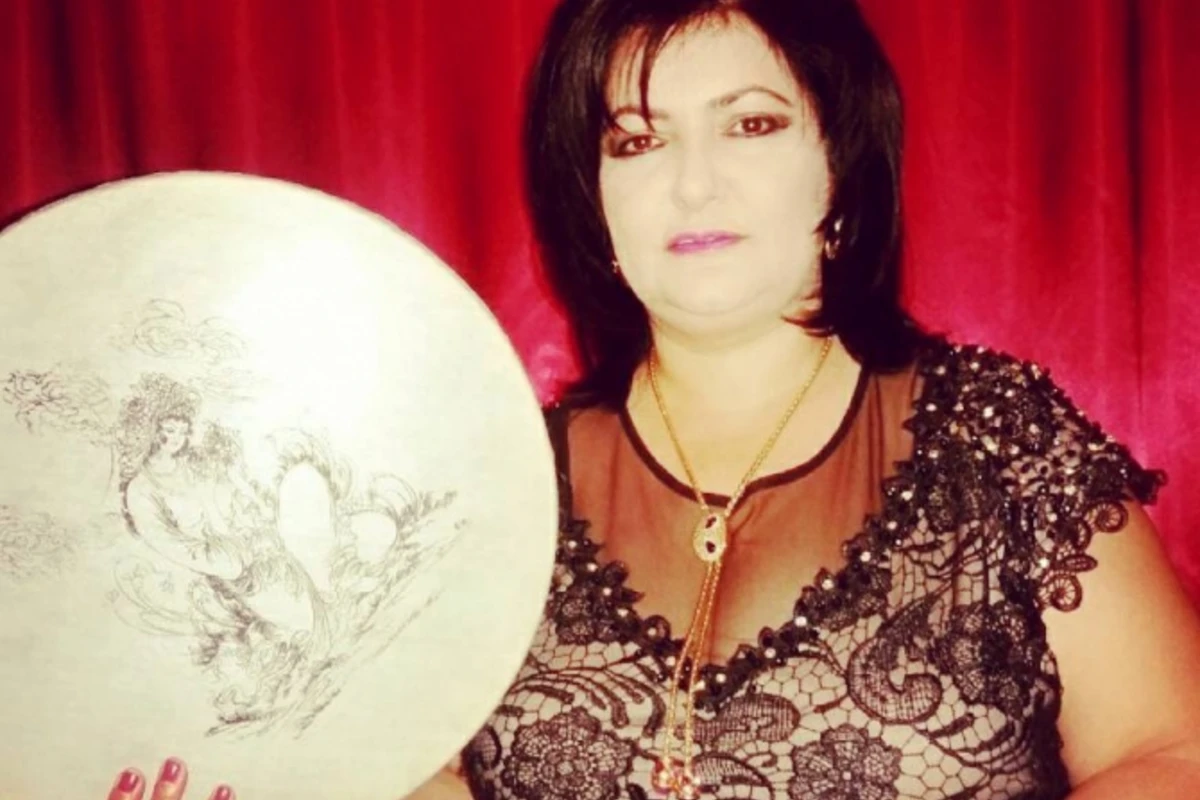 Əlləyirsən sən, ay molla - +18 şeir yazan qadından AÇIQLAMA - FOTO