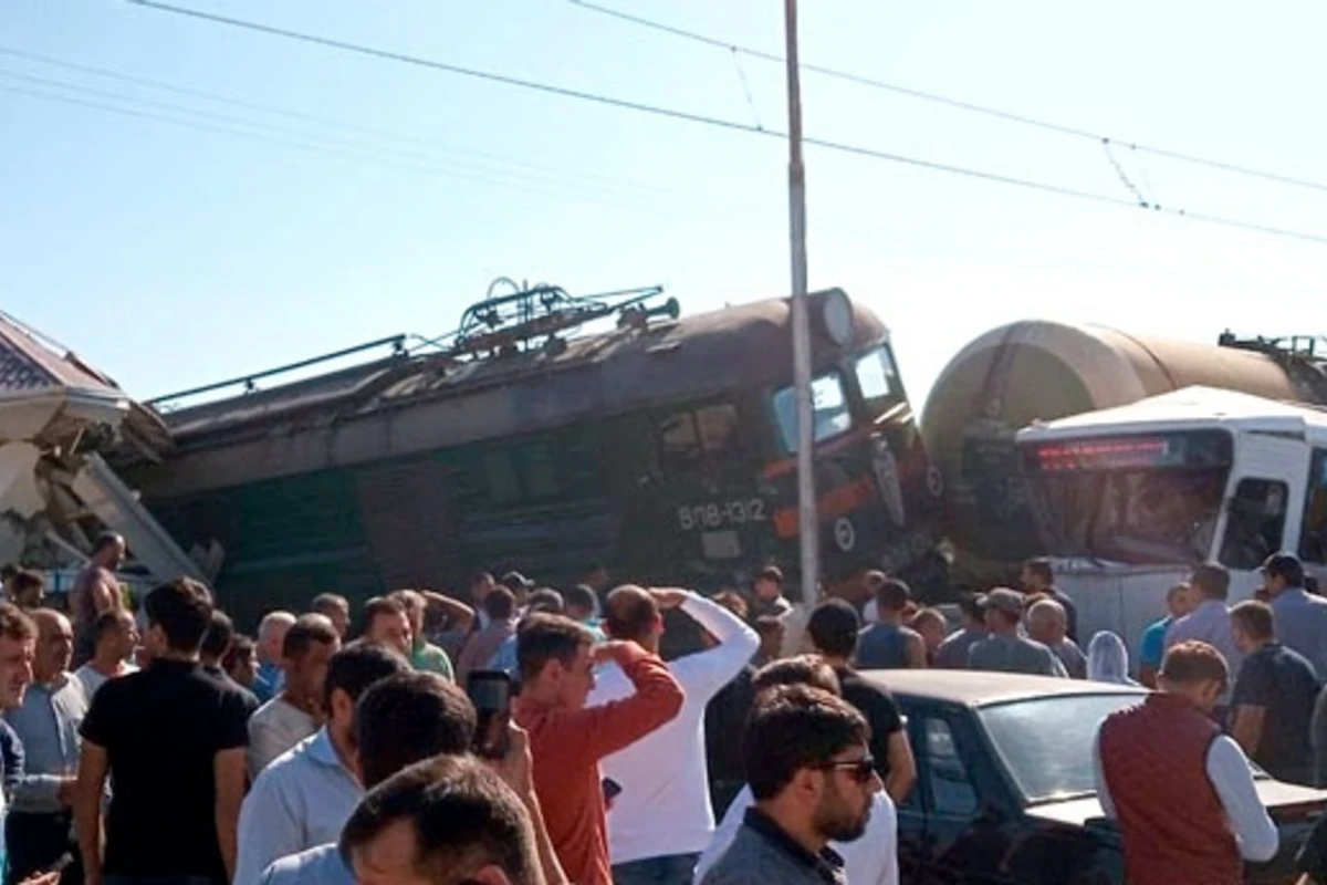 В Баку по факту столкновения автобуса с поездом арестованы 2 человека - ОФИЦИАЛЬНО