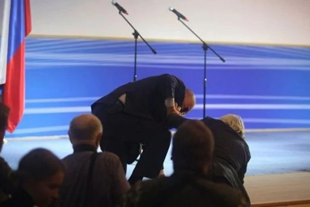 Жириновский упал на инаугурации губернатора - ВИДЕО