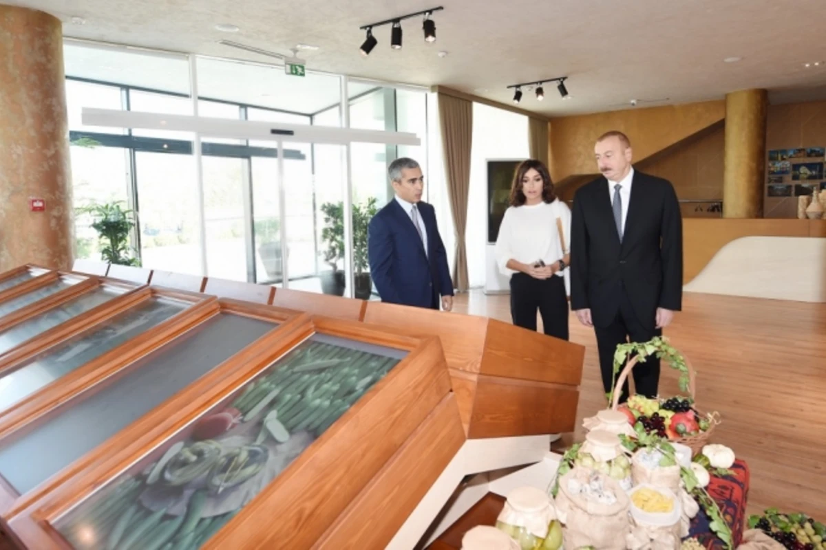 Prezident və xanımı Dənizkənarı Milli Parkda sərgi açılışında - FOTO Prezident və xanımı Dənizkənarı Milli Parkda sərgi açılışında - FOTO