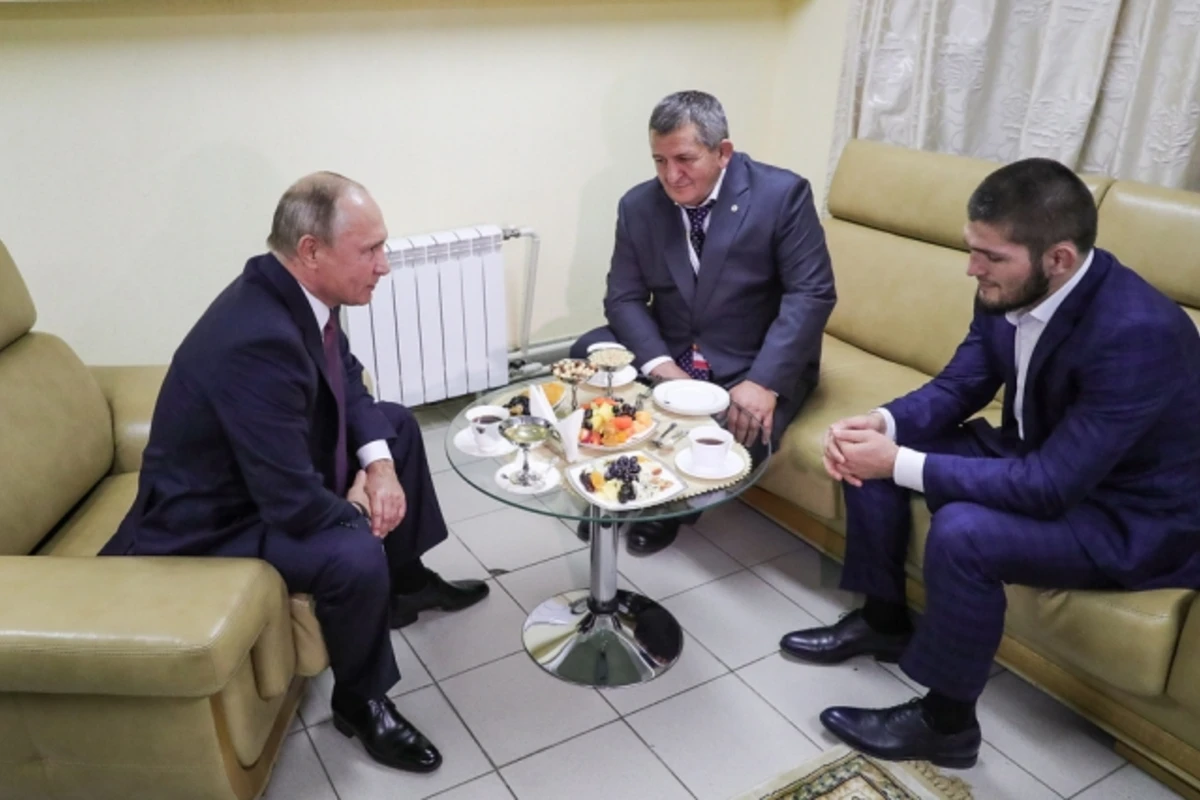 Путин встретился с Хабибом Нурмагомедовым - ВИДЕО