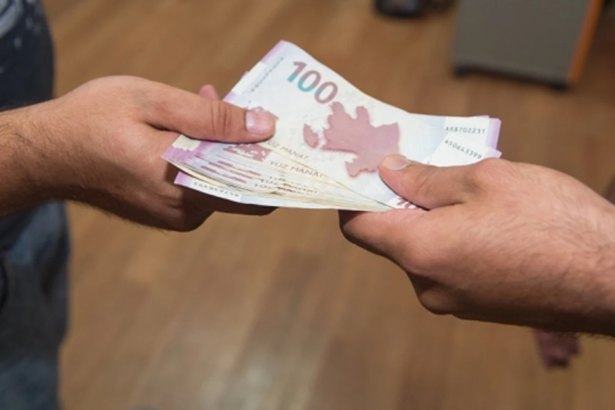 Diqqətli olun! Bakıda xarici vətəndaşlardan fırıldaq – VİDEO Diqqətli olun! Bakıda xarici vətəndaşlardan fırıldaq – VİDEO