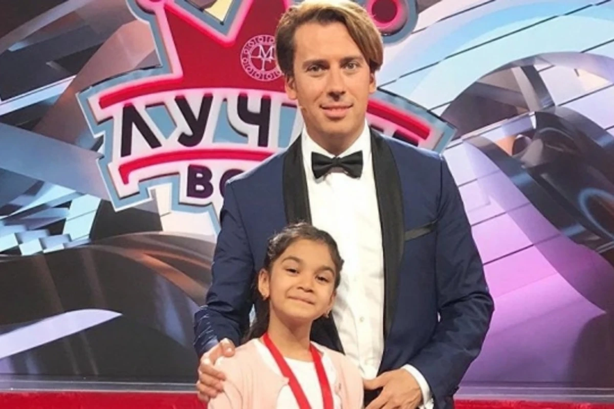 Максим Галкин наградил медалью 7-летнюю азербайджанку - ВИДЕО