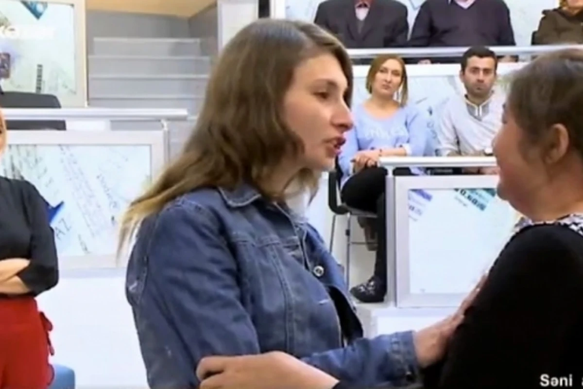 В Азербайджане женщина, бросившая 4 детей и сбежавшая от мужа, нашлась в отеле – ВИДЕО