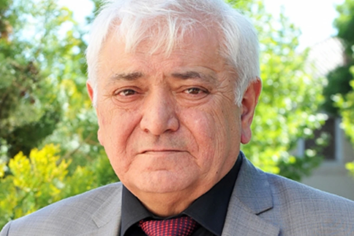 Deputat HİDDƏTLƏNDİ: “3-cü sinif dərsliyində erotika var”