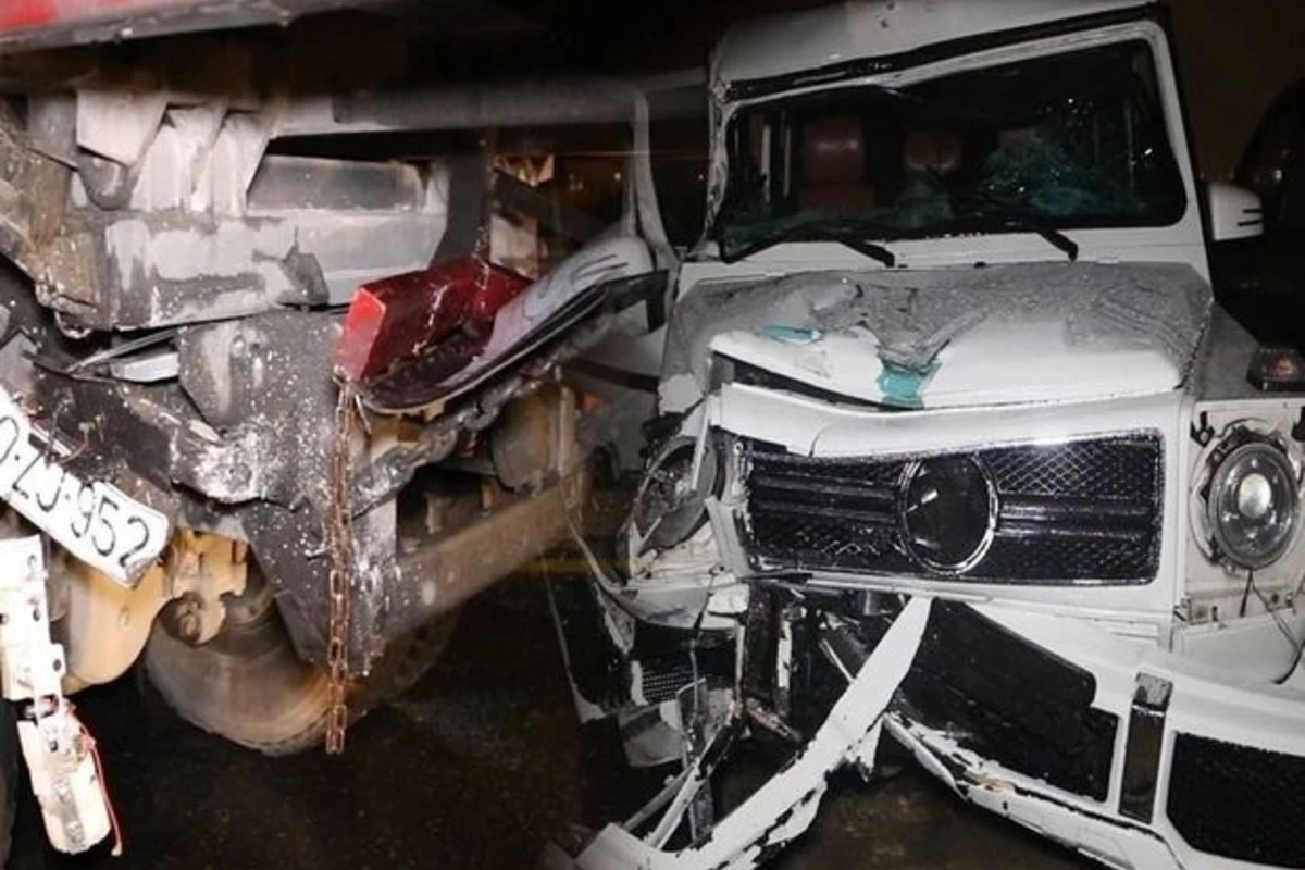 В Баку взятый напрокат Gelandewagen разбили всмятку – ВИДЕО