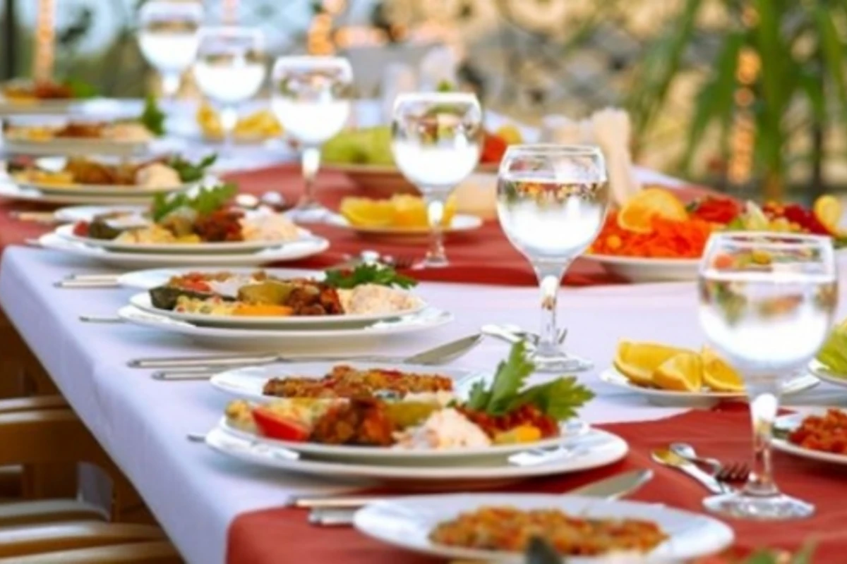 Ovlanması qadağandır, amma əti Bakıda restoranlarda təklif edilir - VİDEO