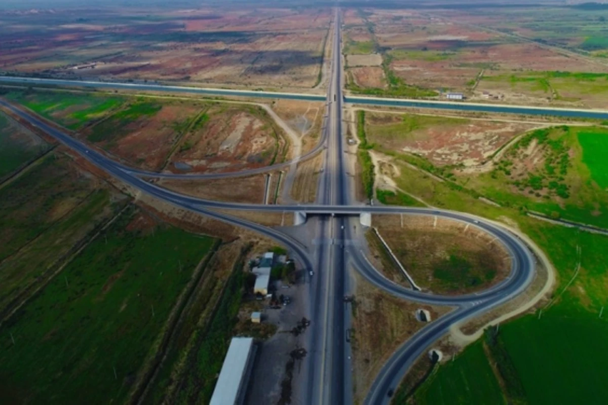 Yeni istifadəyə verilən yolun görüntüləri - FOTO Yeni istifadəyə verilən yolun görüntüləri - FOTO