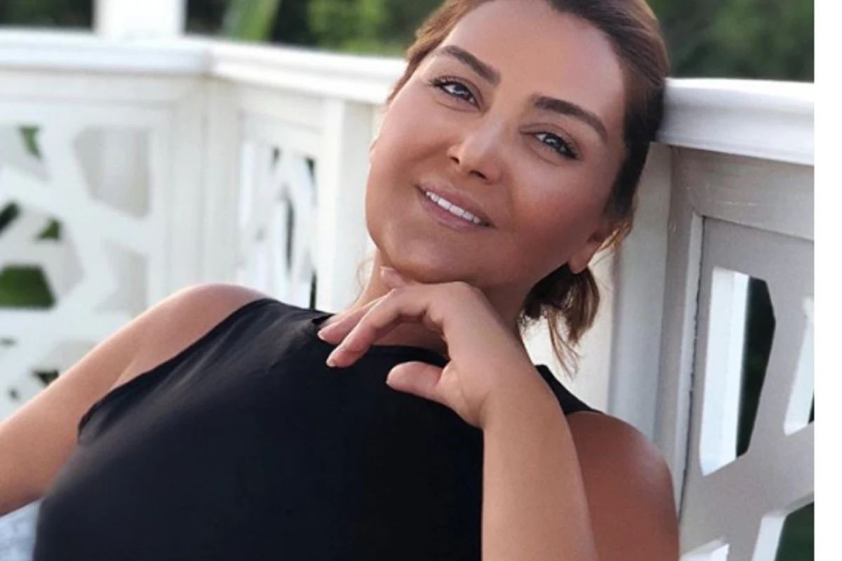 Zülfiyyə Xanbabayeva yıxılmasından danışdı: Hətta səhnəmi belə davam etdirdim - VİDEO Zülfiyyə Xanbabayeva yıxılmasından danışdı: Hətta səhnəmi belə davam etdirdim - VİDEO