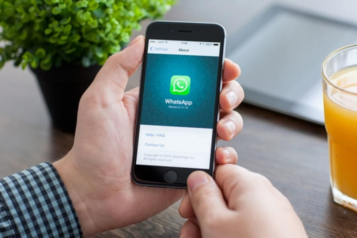 В WhatsApp наконец появились стикеры