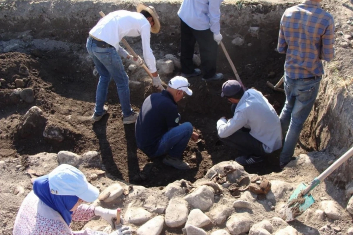 Yeni çəkilən yolda qədim tikinti qalıqları aşkarlandı – FOTO