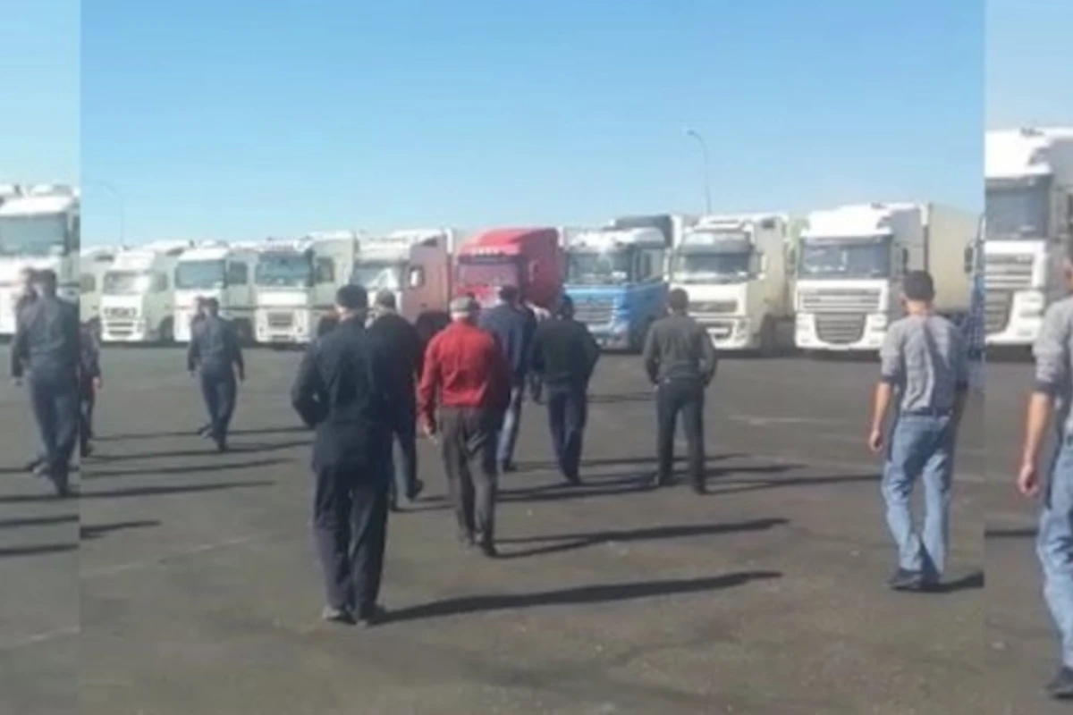 Россия не пропускает сотни большегрузов из Азербайджана - ВИДЕО