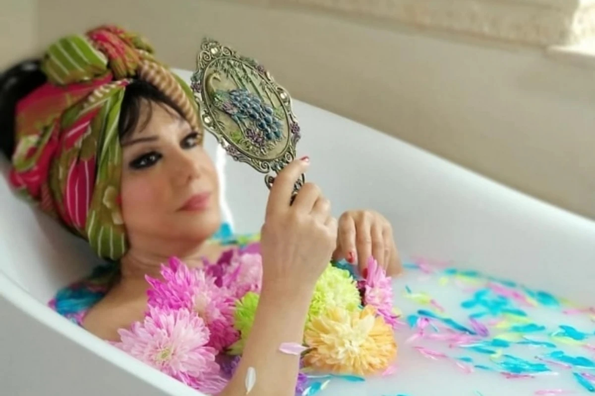 Onun-bunun qucağında oturmamışam - Flora vannadakı fotosu haqda