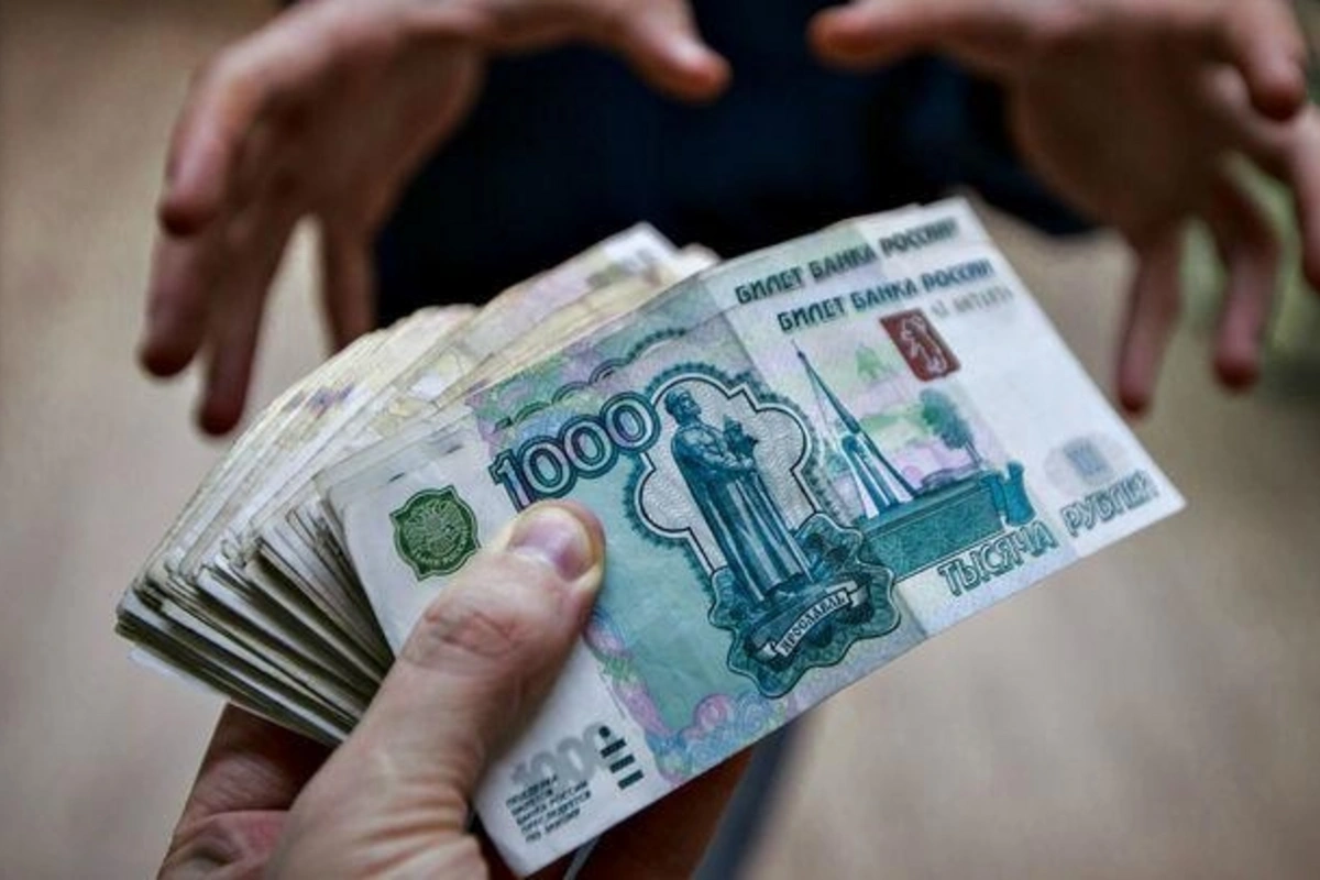 Azərbaycanda vəzifəli şəxs rüşvət aldığı üçün işdən çıxarıldı