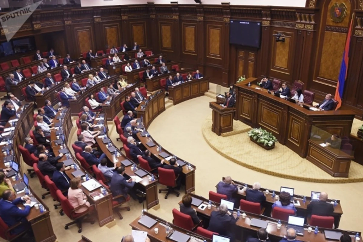 Ermənistan parlamenti buraxıldı