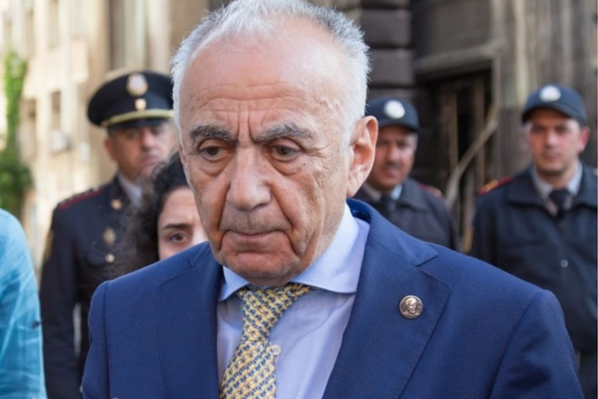 Hacıbala Abutalıbov yük maşınının sürücülərini qəbul edib Hacıbala Abutalıbov yük maşınının sürücülərini qəbul edib