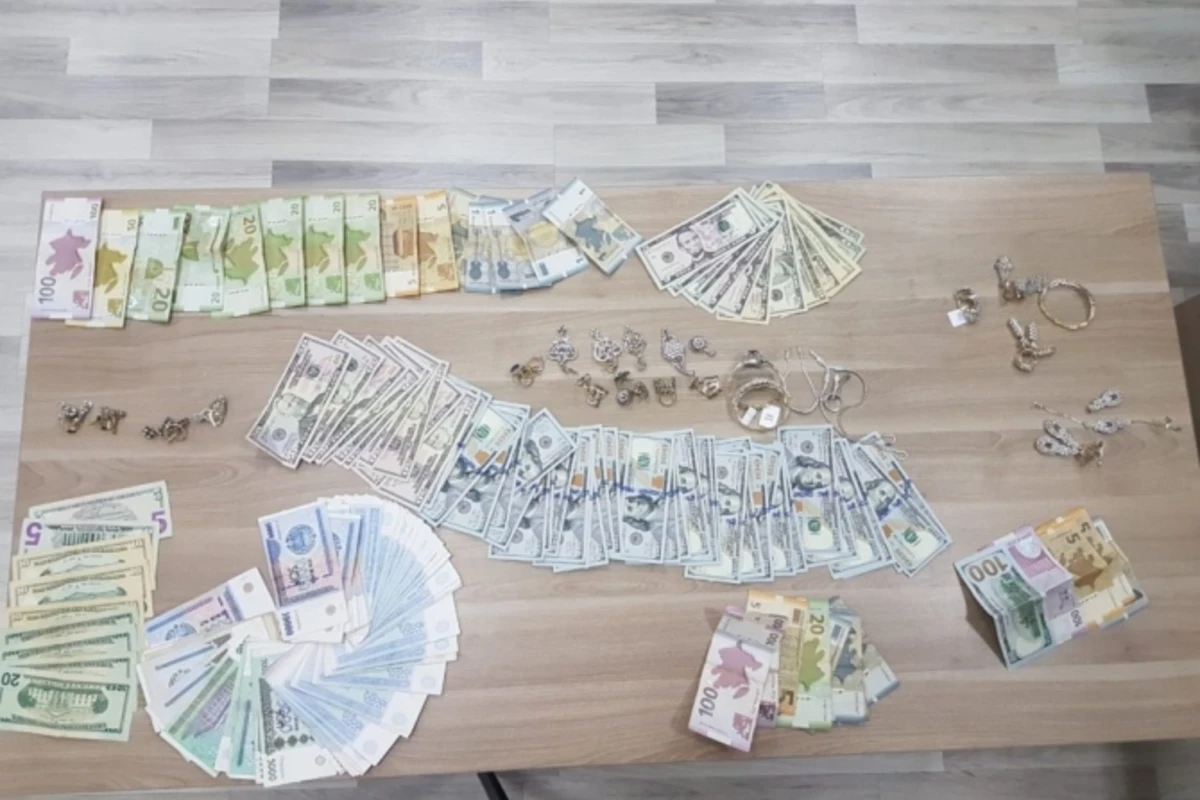 За попытку незаконного провоза 14 бриллиантовых комплектов через госграницу Азербайджана задержаны 11 иностранцев - ФОТО