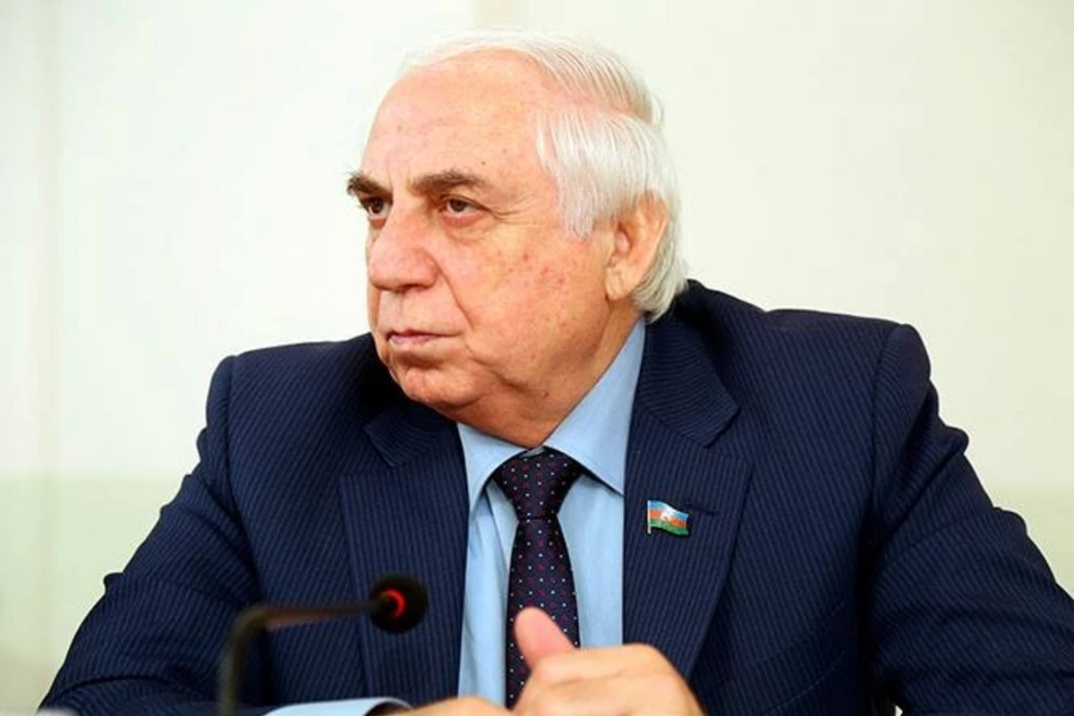 Хады Раджабли: Детям до трех лет должны выдаваться пособия