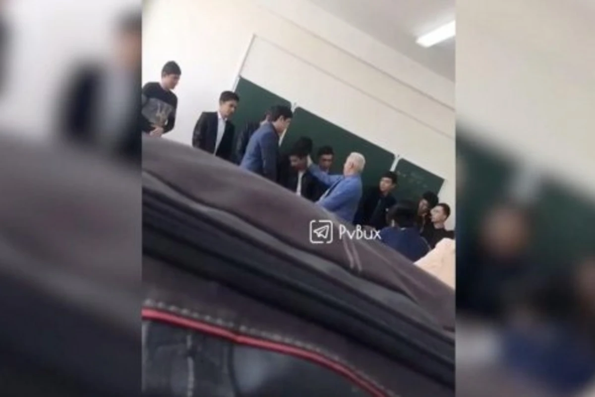 Узбекский преподаватель избил студентов за отсутствие галстуков (ВИДЕО)