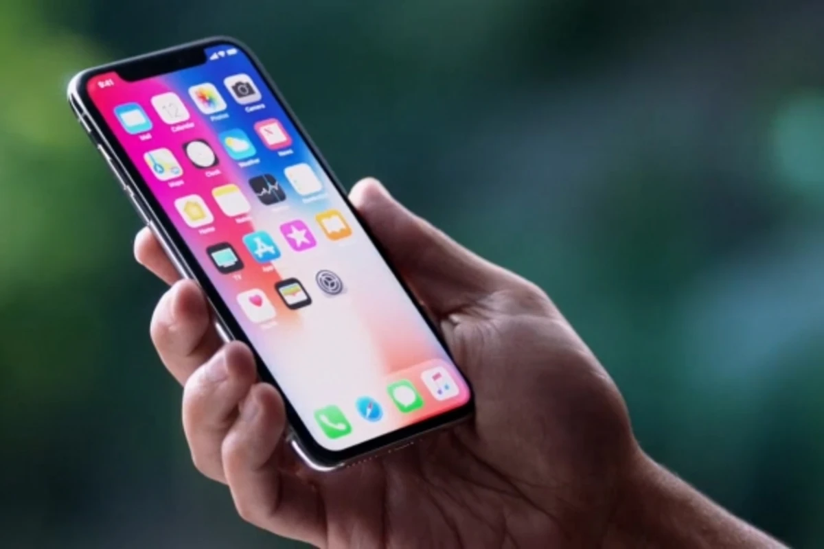 iPhone X взорвался во время установки обновлений - ФОТО