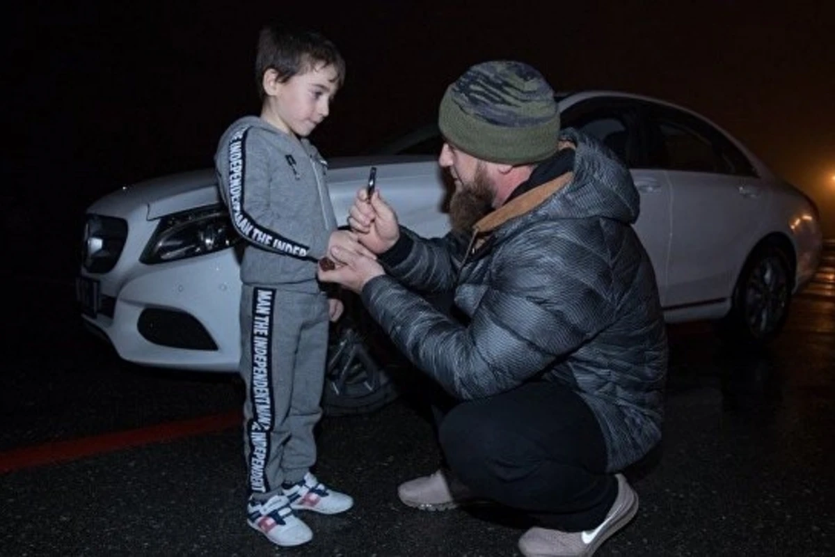 Кадыров подарил Mercedes 5-летнему мальчику, отжавшемуся 4105 раз - ВИДЕО