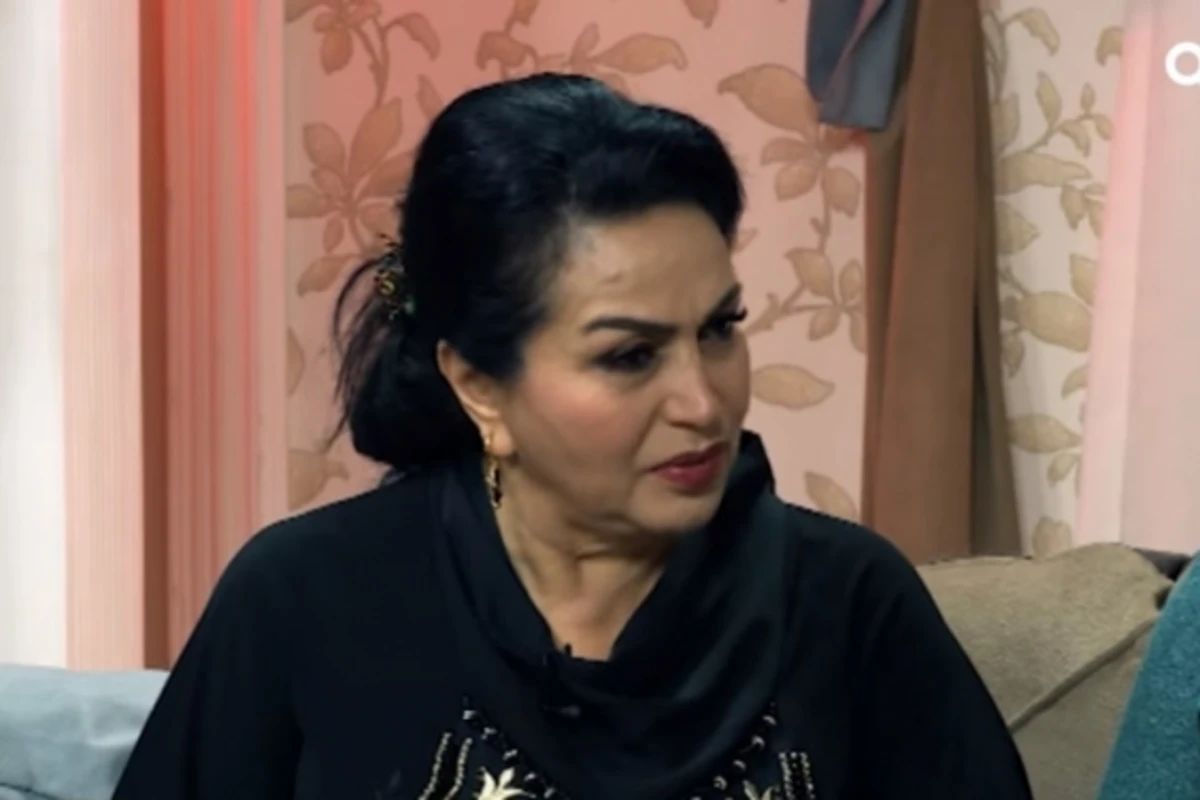 “Abır-həyaya görə, utanırdım” - Əməkdar artist səhnədə göz yaşı tökdü - VİDEO
