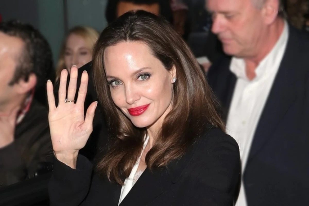 43-летняя Анджелина Джоли сияла на кинофестивале в Лондоне - ФОТО 43-летняя Анджелина Джоли сияла на кинофестивале в Лондоне - ФОТО