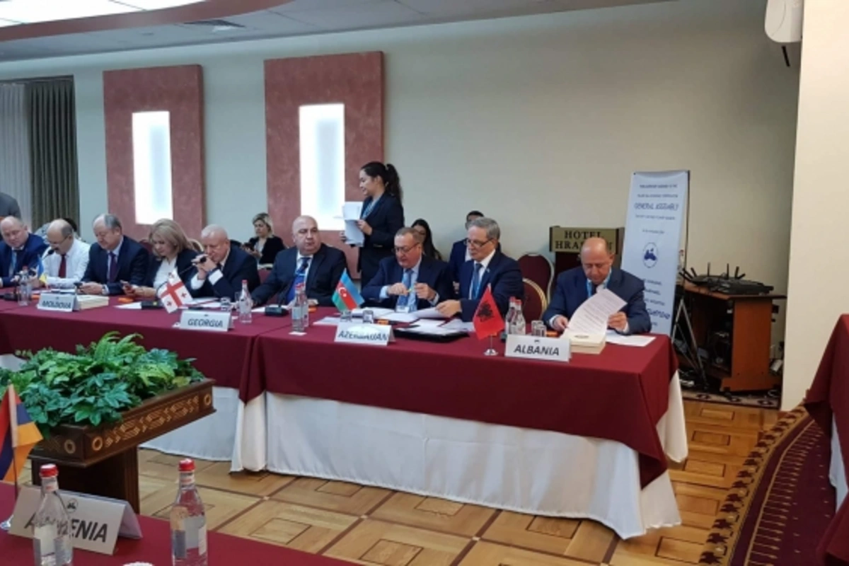 Milli Məclisin deputatları Ermənistana gedib - FOTO