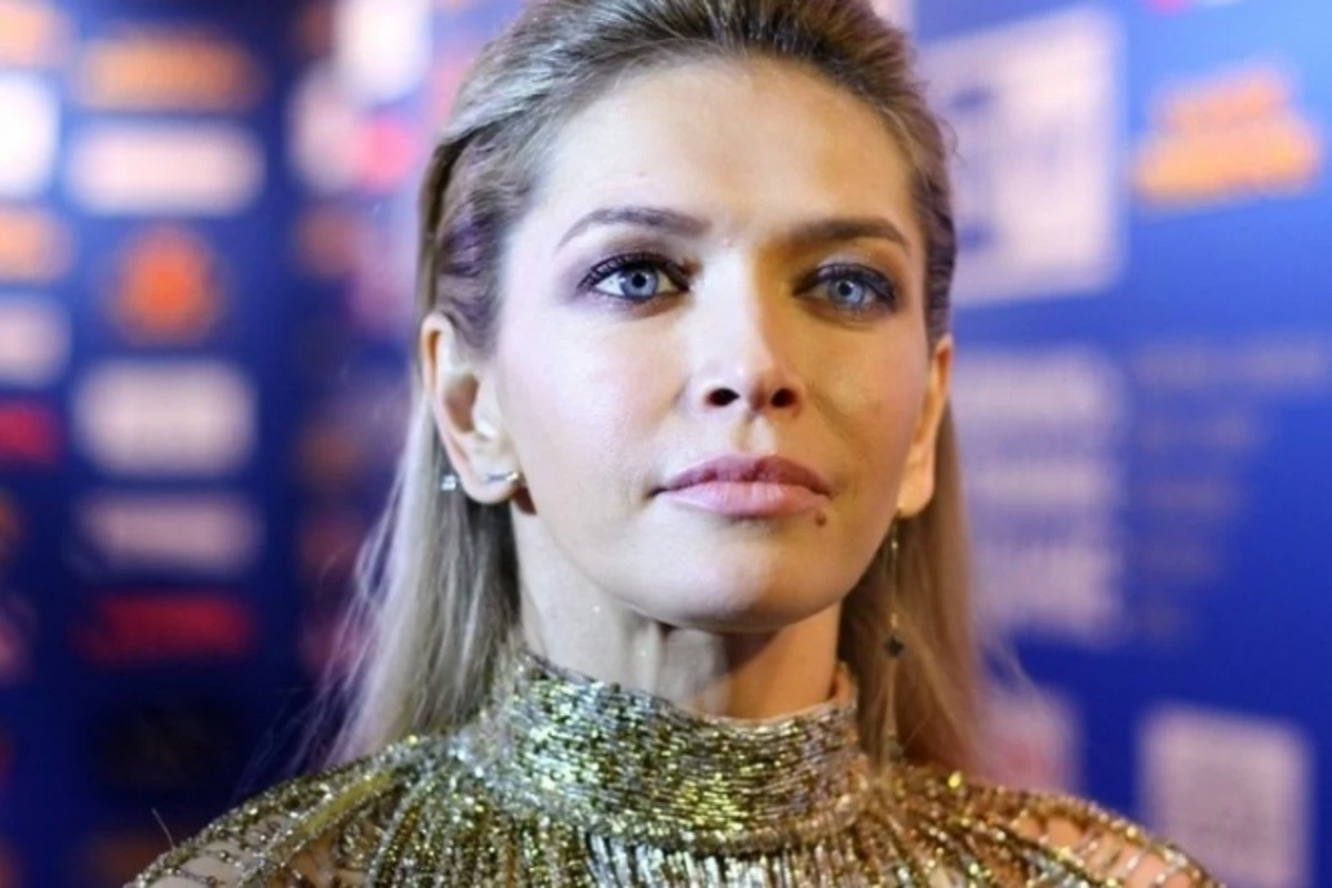 Вера Брежнева в прямом эфире сделала тест на ВИЧ и показала результат - ФОТО+ВИДЕО