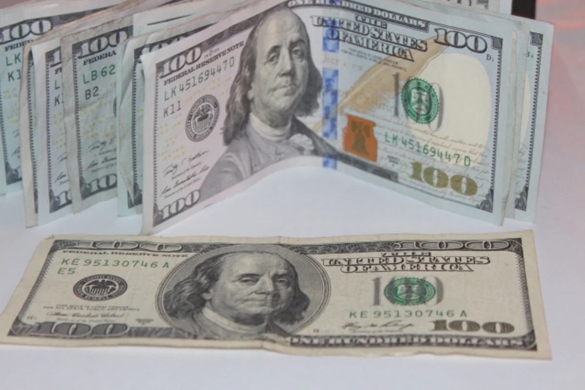 Dolların bu günə olan məzənnəsi Dolların bu günə olan məzənnəsi