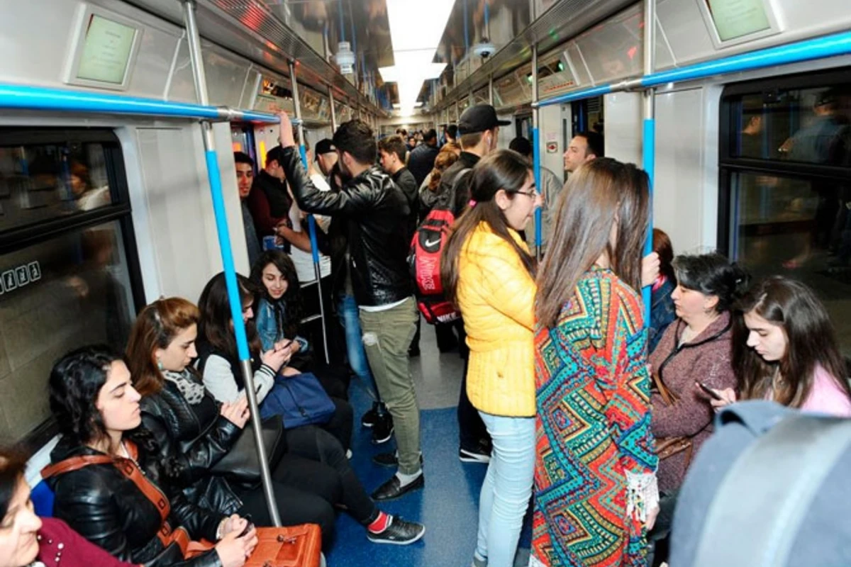 Избитая в бакинском метро девушка: Внезапно ударил меня кулаком по лицу