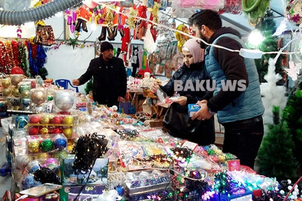 Bakıda Yeni il “yolka”sı neçəyə başa gəlir? – VİDEOREPORTAJ Bakıda Yeni il “yolka”sı neçəyə başa gəlir? – VİDEOREPORTAJ