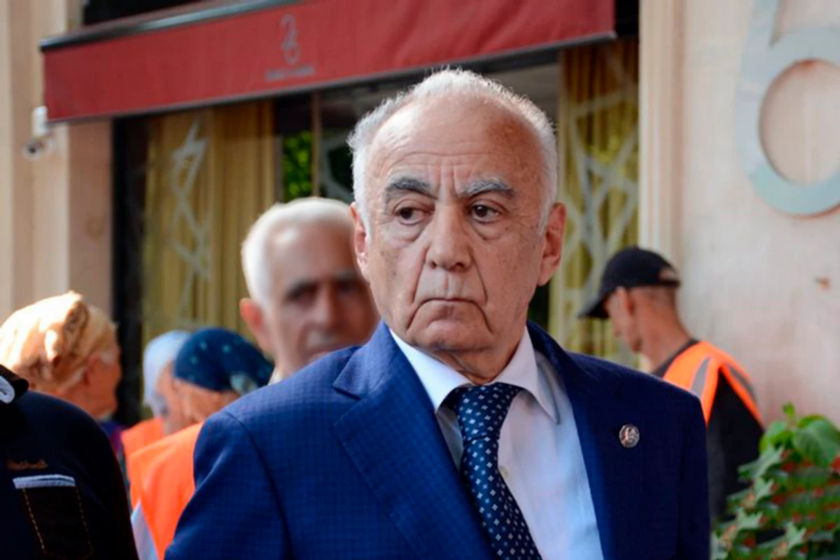 Hacıbala Abutalıbov Heydər Əliyevi şeirlə andı – VİDEO