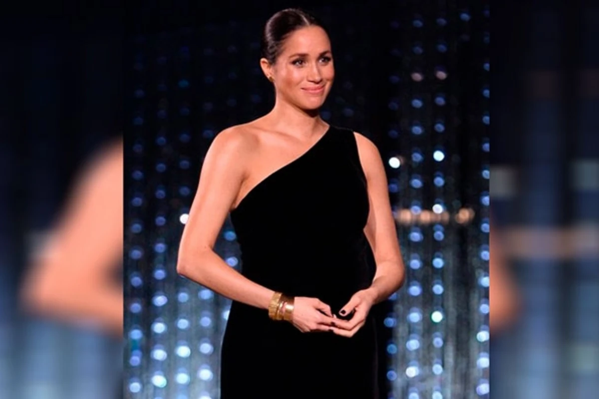 Меган Маркл удивила своим появлением на премии Fashion Awards в Лондоне - ФОТО