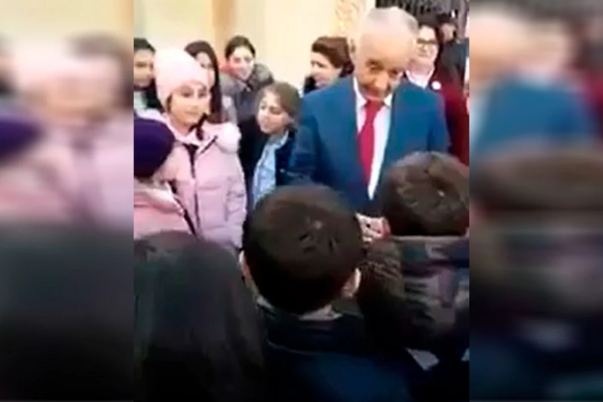 Гаджибала Абуталыбов пообщался с детьми и дал им совет - ВИДЕО