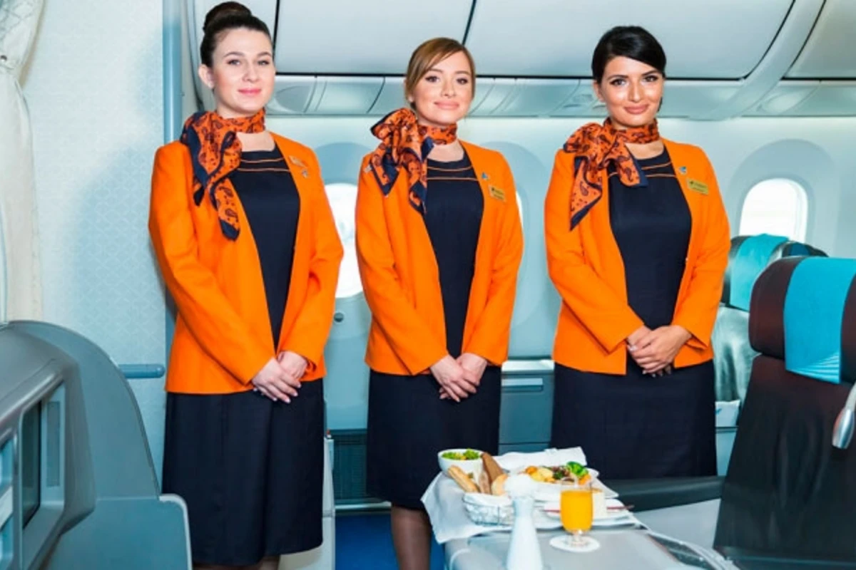 К сведению девушек, желающих работать бортпроводником в AZAL